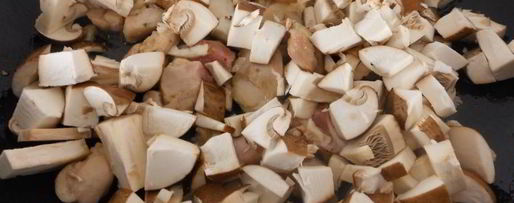 Шаг 1: лаваша с курицей, грибами и корейской морковью