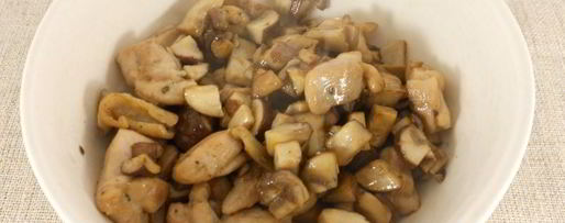 Шаг 2: лаваша с курицей, грибами и корейской морковью