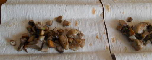 Шаг 3: лаваша с курицей, грибами и корейской морковью