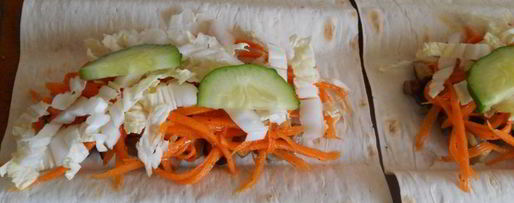 Шаг 5: лаваша с курицей, грибами и корейской морковью