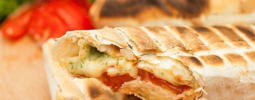 Шаг 8: лаваша с сыром и помидорами на гриле