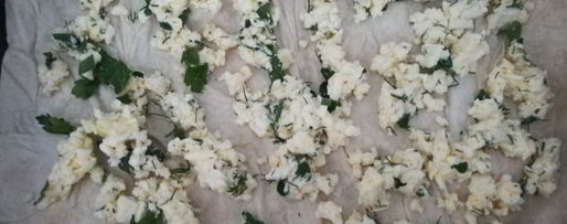 Шаг 3: лаваша с сыром и зеленью