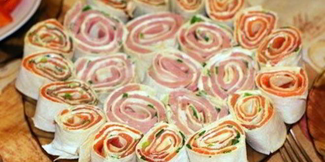 Рецепт рулетиков из лаваша с семгой и ветчиной
