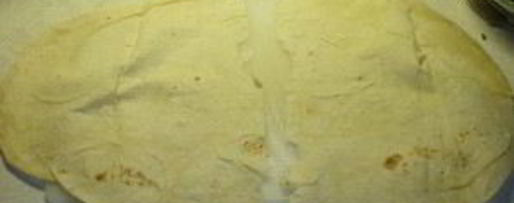 Шаг 7: сосиски в лаваше