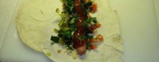 Шаг 8: сосиски в лаваше