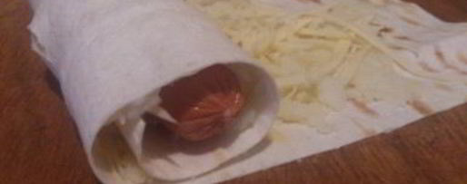 Шаг 1: сосисок в лаваше с картошкой