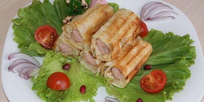 Рецепт сосисок в лаваше с сыром и картошкой