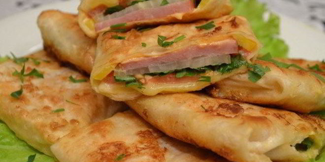 Рецепт жареного лаваша с колбасой и грибами