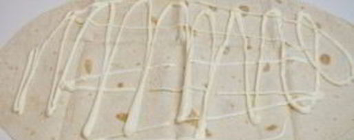 Шаг 1: жареного лаваша с колбасой и сыром