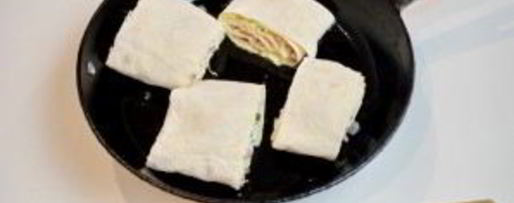 Шаг 6: жареного лаваша с колбасой и сыром