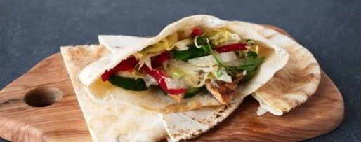 Шаг 13: арабской питы с курицей и овощами