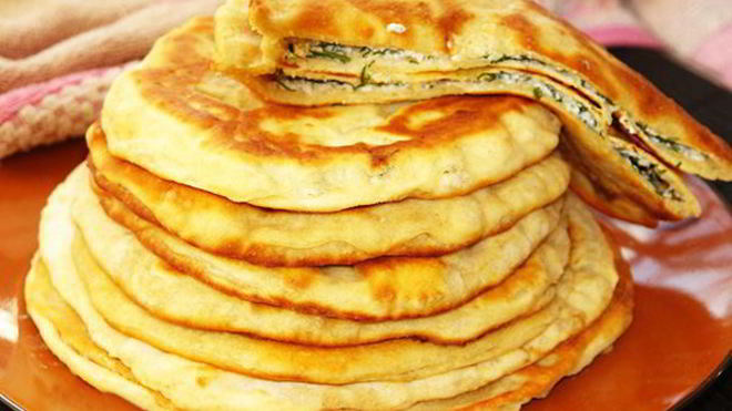 Рецепт Домашних сырных лепешек с зеленым луком