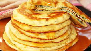 Рецепт Домашних сырных лепешек с зеленым луком