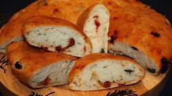 Рецепт Фокаччи с маслинами, вялеными помидорами и зеленью