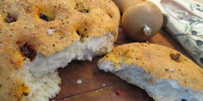 Рецепт фокаччи с орегано, паприкой и вялеными томатами