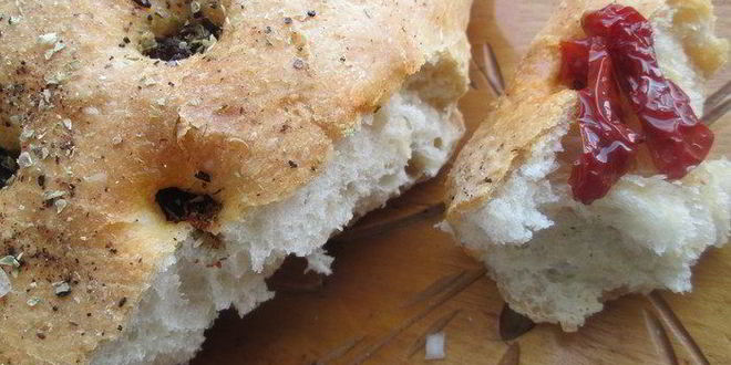 Рецепт фокаччи с орегано, паприкой и вялеными томатами