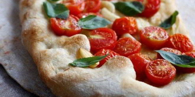 Рецепт фокаччи с помидорами и чесноком