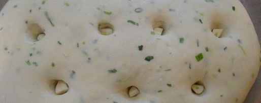 Шаг 5: фокаччи с зеленью и чесноком