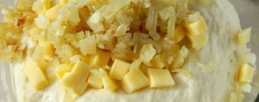 Шаг 7: фокаччи с жареным луком и сыром