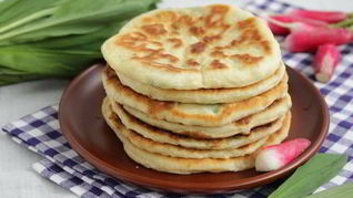 Рецепт Лепешек с черемшой и адыгейским сыром