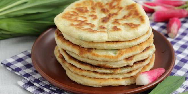 Рецепт лепешек с черемшой и адыгейским сыром