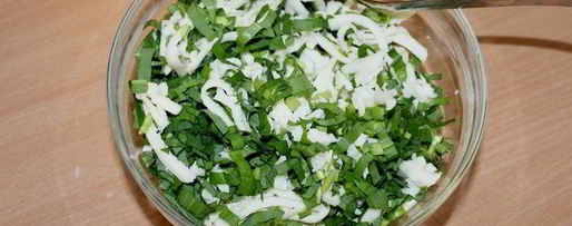 Шаг 2: лепешек с черемшой и адыгейским сыром