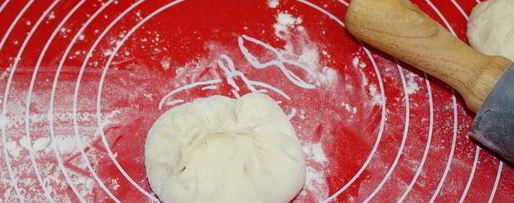 Шаг 4: лепешек с черемшой и адыгейским сыром