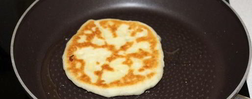 Шаг 6: лепешек с черемшой и адыгейским сыром