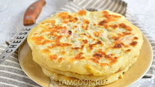 Рецепт Лепешек с сыром и колбасой на сковороде