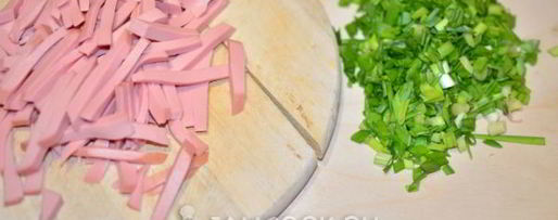 Шаг 3: лепешек с сыром и колбасой на сковороде