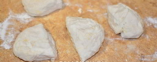 Шаг 4: лепешек с сыром и колбасой на сковороде