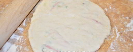 Шаг 7: лепешек с сыром и колбасой на сковороде