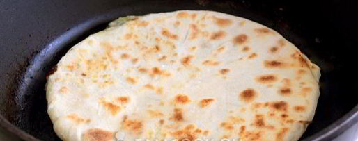 Шаг 12: лепешек с творогом и зеленью на сковороде