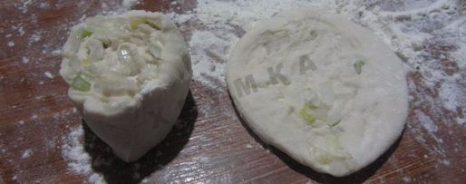 Шаг 8: луковых лепешек