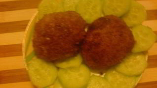 Рецепт Мясных лепешек с брынзой в чесночной панировке