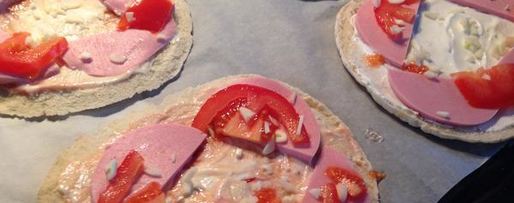 Шаг 1: питы с колбасой, сыром и яйцом