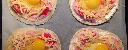 Шаг 3: питы с колбасой, сыром и яйцом