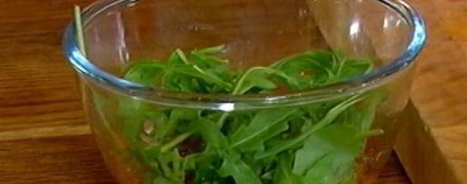 Шаг 3: питы с моцареллой, руколой и помидорами