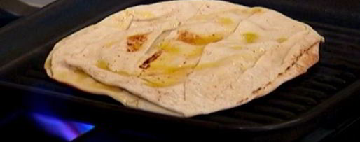 Шаг 6: питы с моцареллой, руколой и помидорами