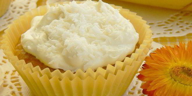 Рецепт банановых маффинов с кокосовым облачком