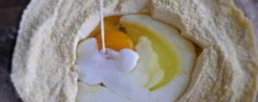 Шаг 1: кукурузных маффинов с сыром чеддер