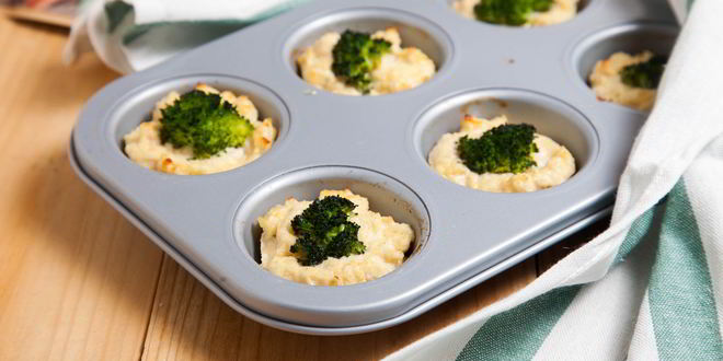 Рецепт куриных маффинов с творогом и брокколи