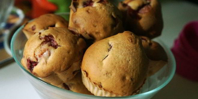 Рецепт маффинов с клубникой на молоке