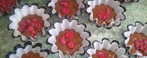 Шаг 6: маффинов с малиной под соусом из маскарпоне