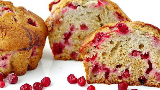 Рецепт Маффинов с малиновым сиропом и красной смородиной