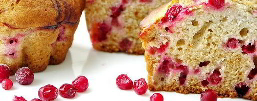 Шаг 5: маффинов с малиновым сиропом и красной смородиной