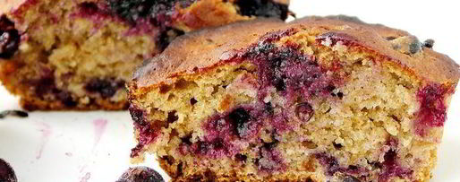 Шаг 6: маффинов с малиновым сиропом и красной смородиной