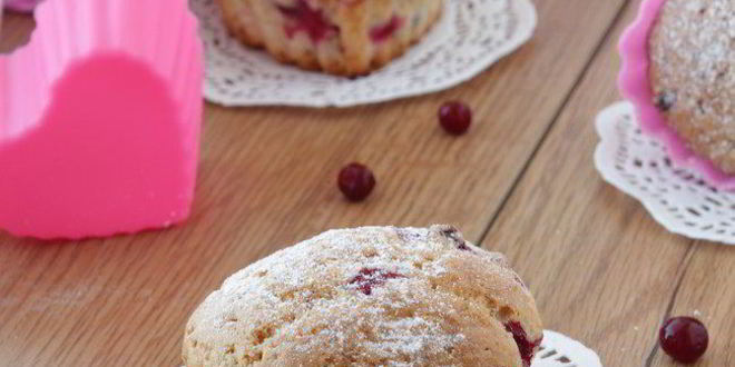 Рецепт маффинов с марципаном и брусникой