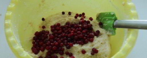 Шаг 4: маффинов с марципаном и брусникой