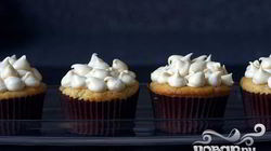 Рецепт Маффинов с персиками и сливочной глазурью